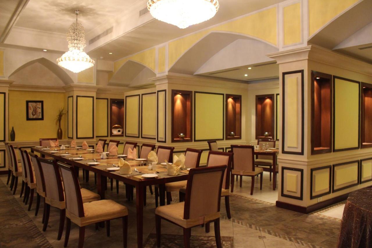Ramada Riyadh Hotel Kültér fotó