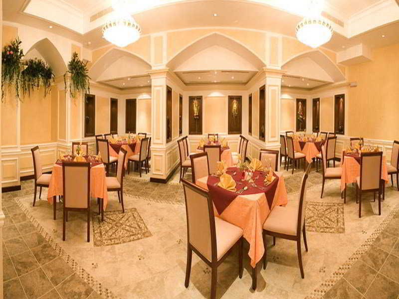 Ramada Riyadh Hotel Étterem fotó