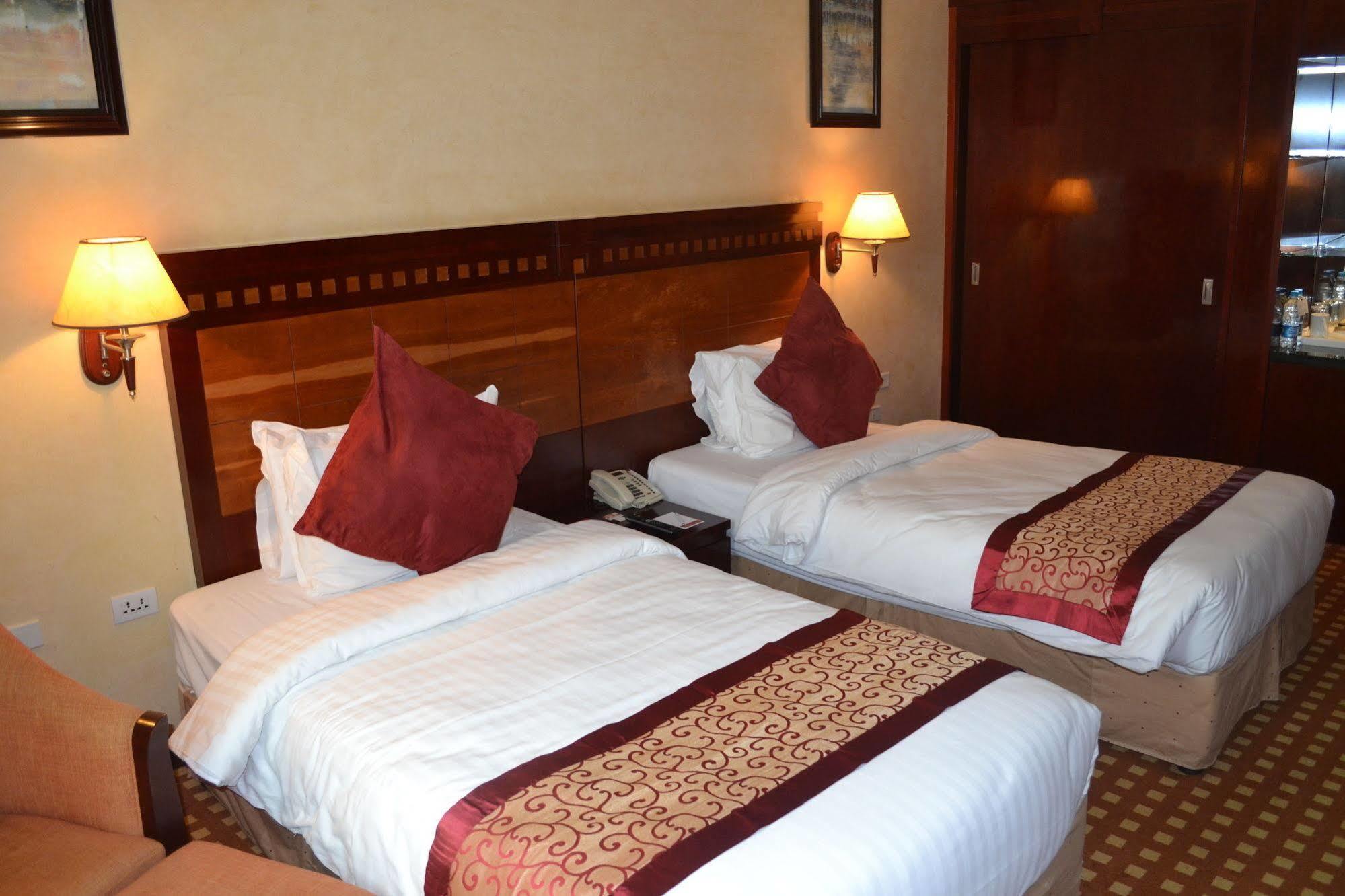 Ramada Riyadh Hotel Kültér fotó